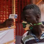 La surveillance communautaire s’appuie sur la proximité, la connaissance du terrain, la coopération entre citoyens, institutions locales et acteurs associatifs.